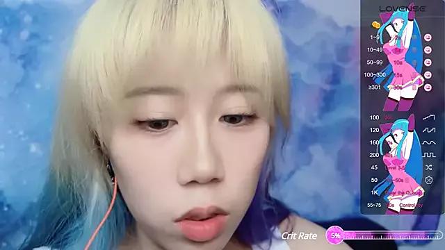 QQ-love13 from StripChat