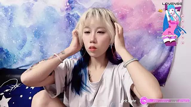 QQ-love13 from StripChat