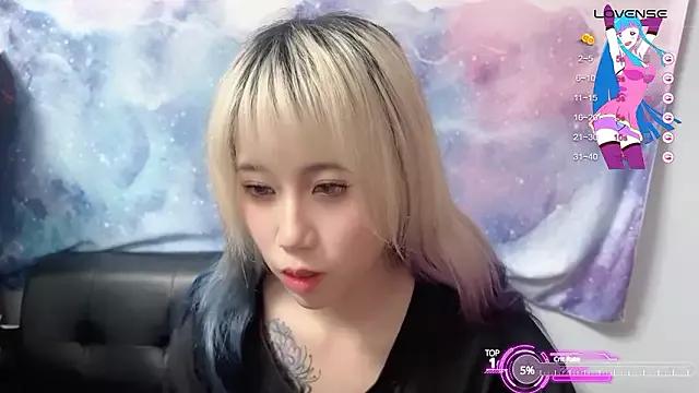 QQ-love13 from StripChat