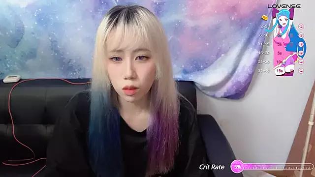 QQ-love13 from StripChat