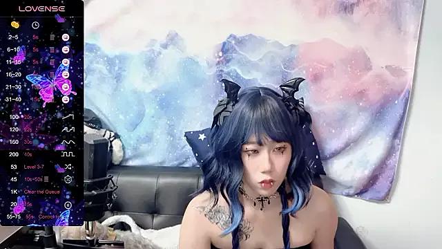 QQ-love13 from StripChat
