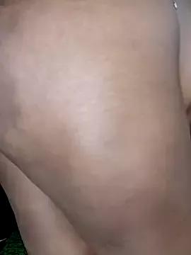 Queen-BEEE from StripChat is Freechat