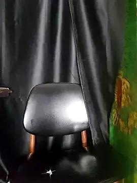 Queen-BEEE from StripChat