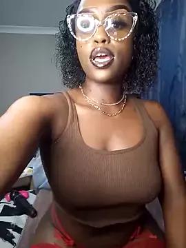 Queen-Chocolate from StripChat