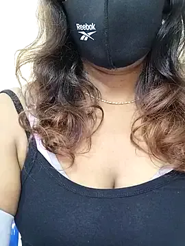 Queen-dhivya from StripChat