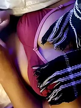 QUEEN-X-CPL from StripChat