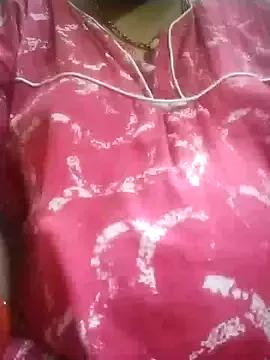 Queen_0011 from StripChat