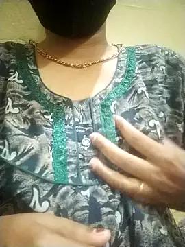 Queen_0011 from StripChat