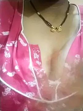 Queen_0011 from StripChat
