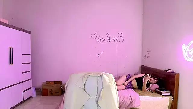 Queen_2k6 from StripChat