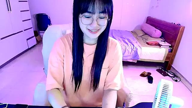 Queen_2k6 from StripChat