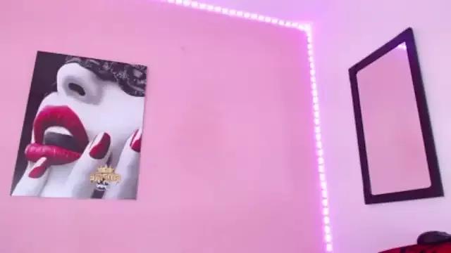 Queen_black__ from StripChat