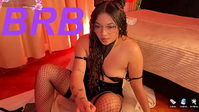 Queen_Brunettee from StripChat is Freechat