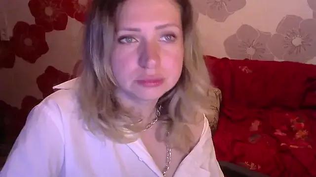 Queen_Daenerys from StripChat