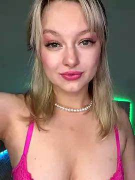 Queen_in_touch from StripChat is Freechat