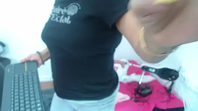 Queen_Naomi from StripChat is Freechat