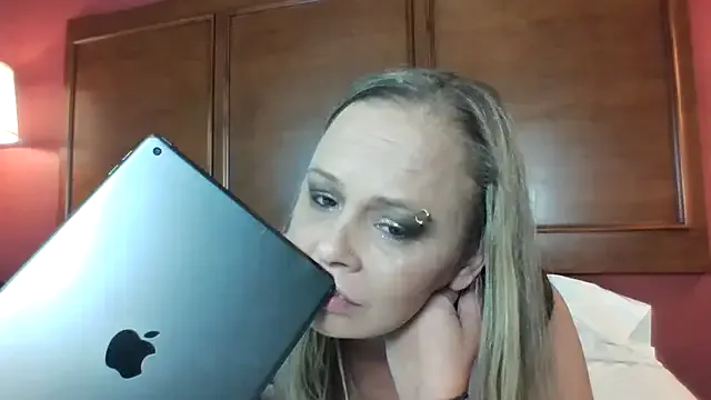 QUEEN_OF_MEN on StripChat 