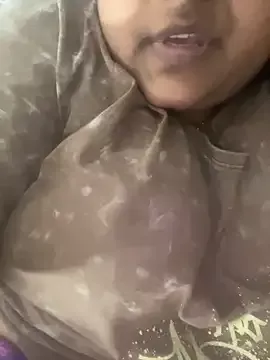 queen_pari on StripChat 