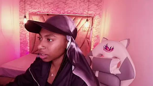 Queen_perla_ from StripChat