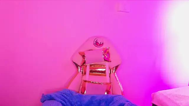 Queen_perla_ from StripChat