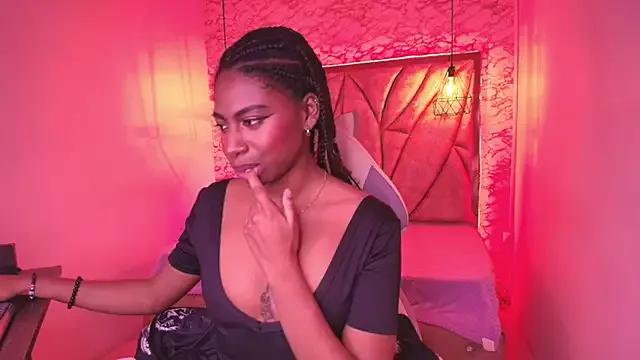 Queen_perla_ from StripChat is Freechat