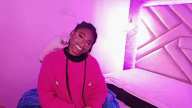 Queen_perla_ from StripChat