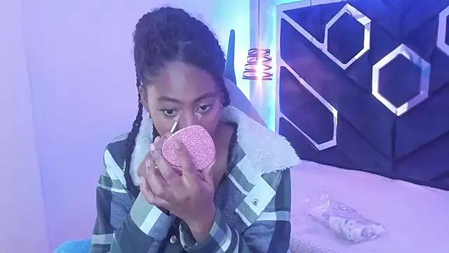 Queen_perla_ from StripChat