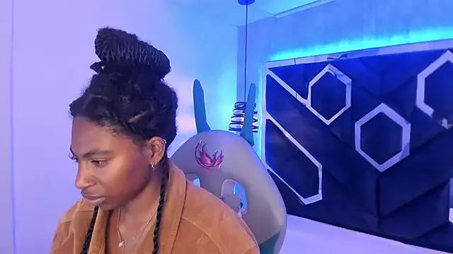 Queen_perla_ from StripChat