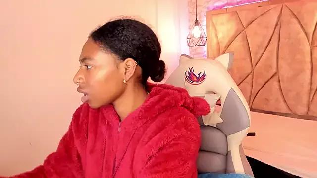 Queen_perla_ from StripChat