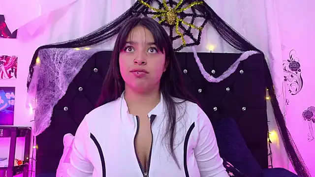 Queen_salomme from StripChat