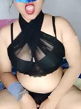 Queen_Taniya from StripChat