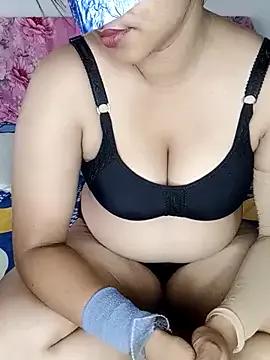 Queen_Taniya from StripChat