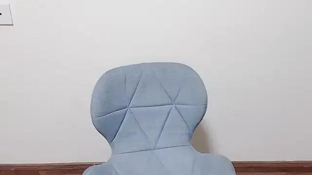 Queen_ww from StripChat is Freechat