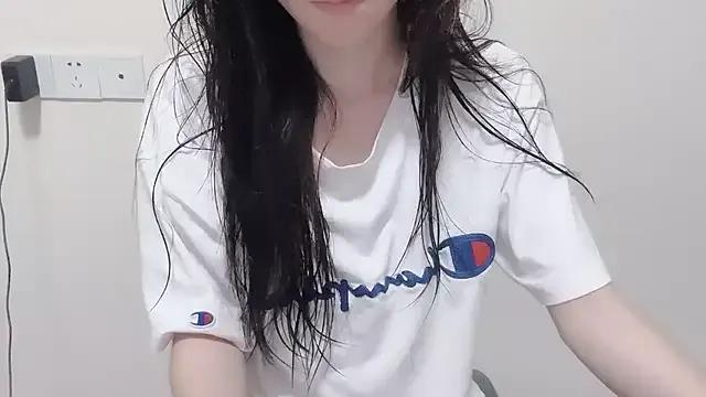 Queen_ww from StripChat