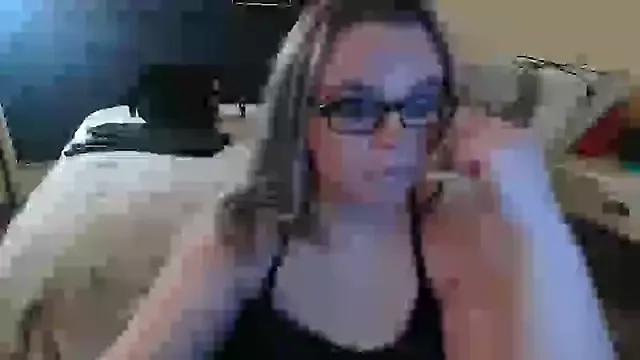 queenb9876 from StripChat