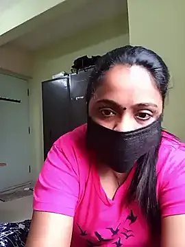 Queendivya from StripChat