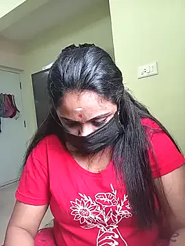 Queendivya from StripChat