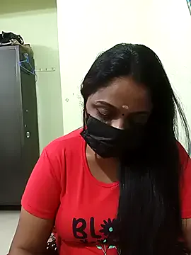 Queendivya from StripChat