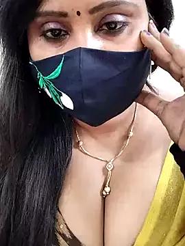 Queenflowerr from StripChat