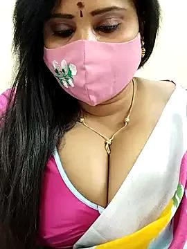 Queenflowerr from StripChat