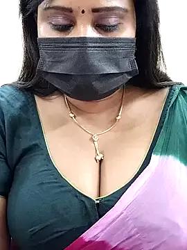 Queenflowerr from StripChat