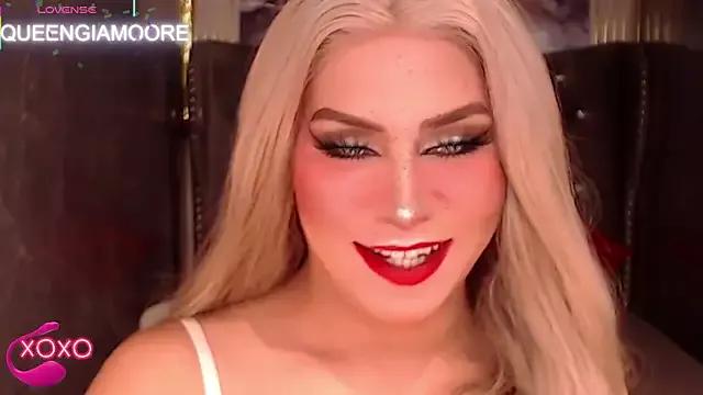 QueenGia_Ts from StripChat