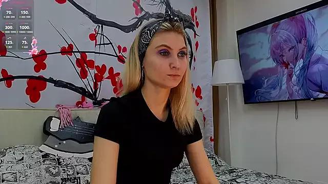 QueenieCatlow from StripChat is Freechat