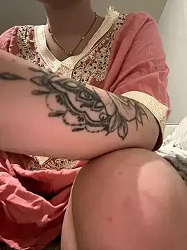 queenlo_xxx from StripChat