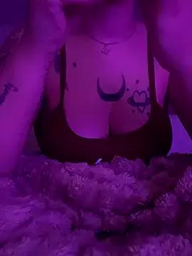 queenlo_xxx from StripChat