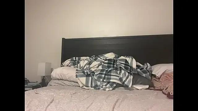 QueenLolaX from StripChat is Freechat
