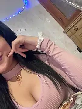 QueenLujaine from StripChat