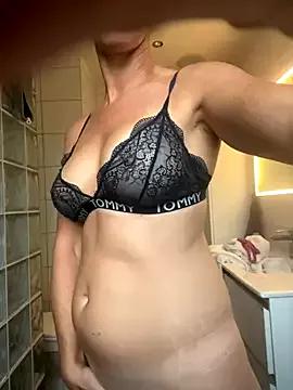 QueenMelissa80 from StripChat