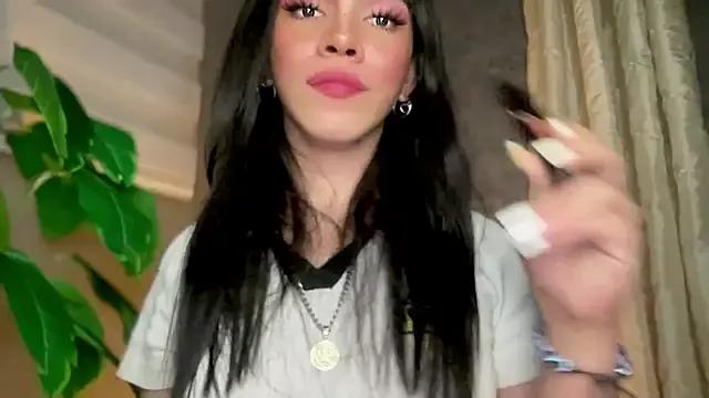 Queenn_xx from StripChat