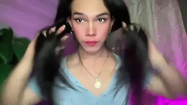 Queenn_xx from StripChat